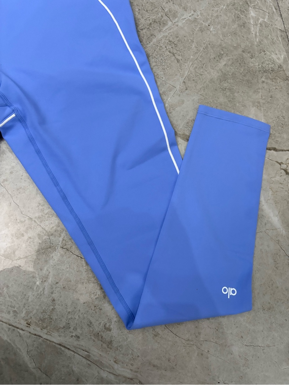ALO Yoga Periwinkle Blue High-Waist Leggings & Sports Bra Set - Picture 4 of 5